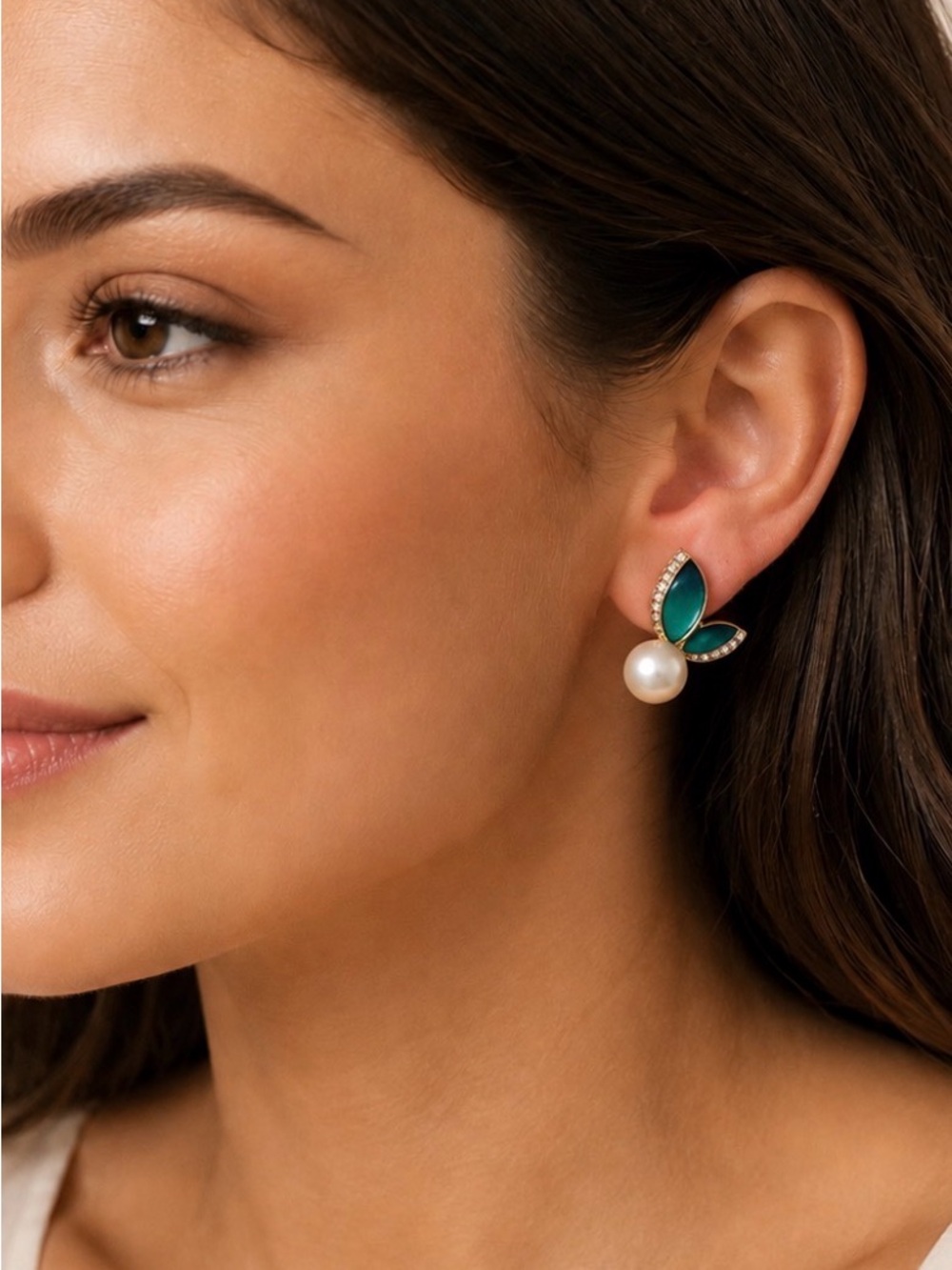 Cute Pearl & Green Enamel Leaf Stud Earrings